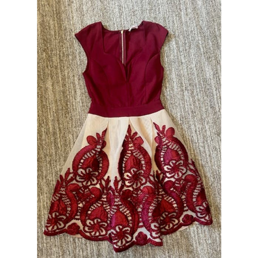 A'Gaci Red & Cream Embroidered Cap Sleeve Knee Length Dress Size S